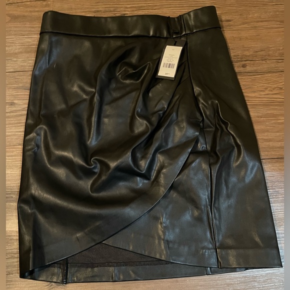 BNWT Dyanmite Leather Skirt - Picture 2 of 2